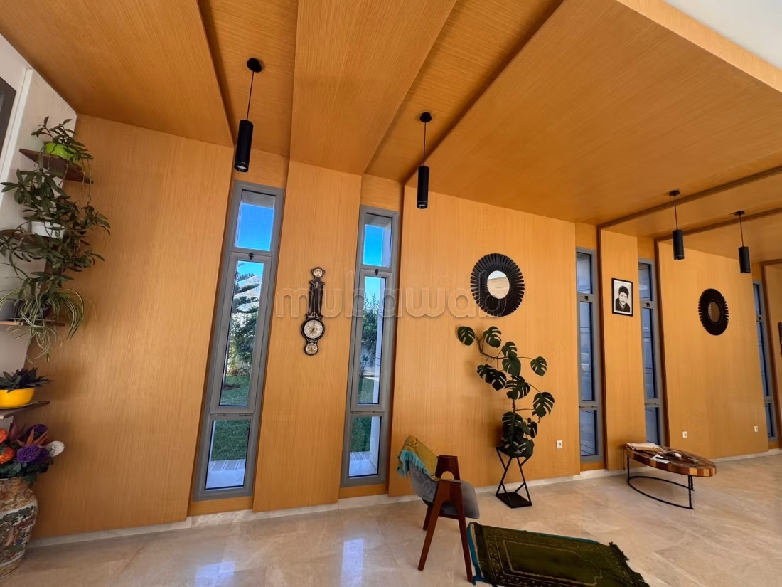 Casa de lujo en venta en Souissi. 6 habitaciones. Puerta blindada, seguridad