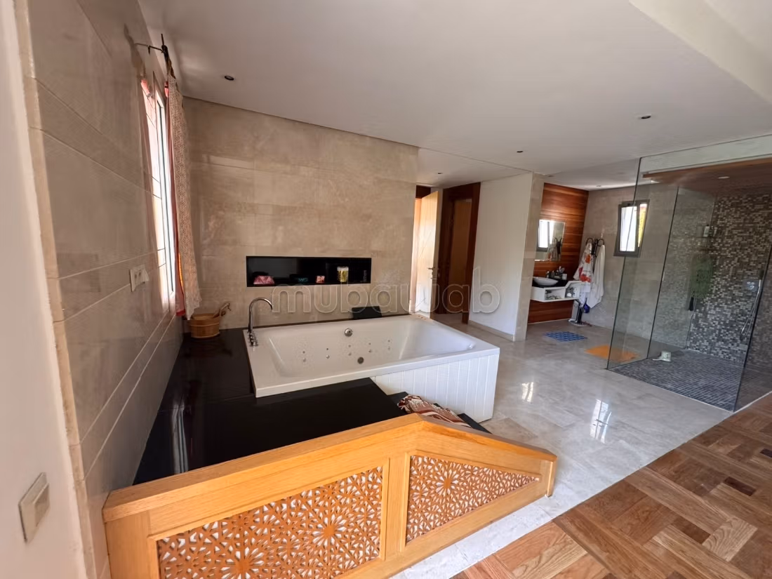 Casa de lujo en venta en Souissi. 6 habitaciones. Puerta blindada, seguridad