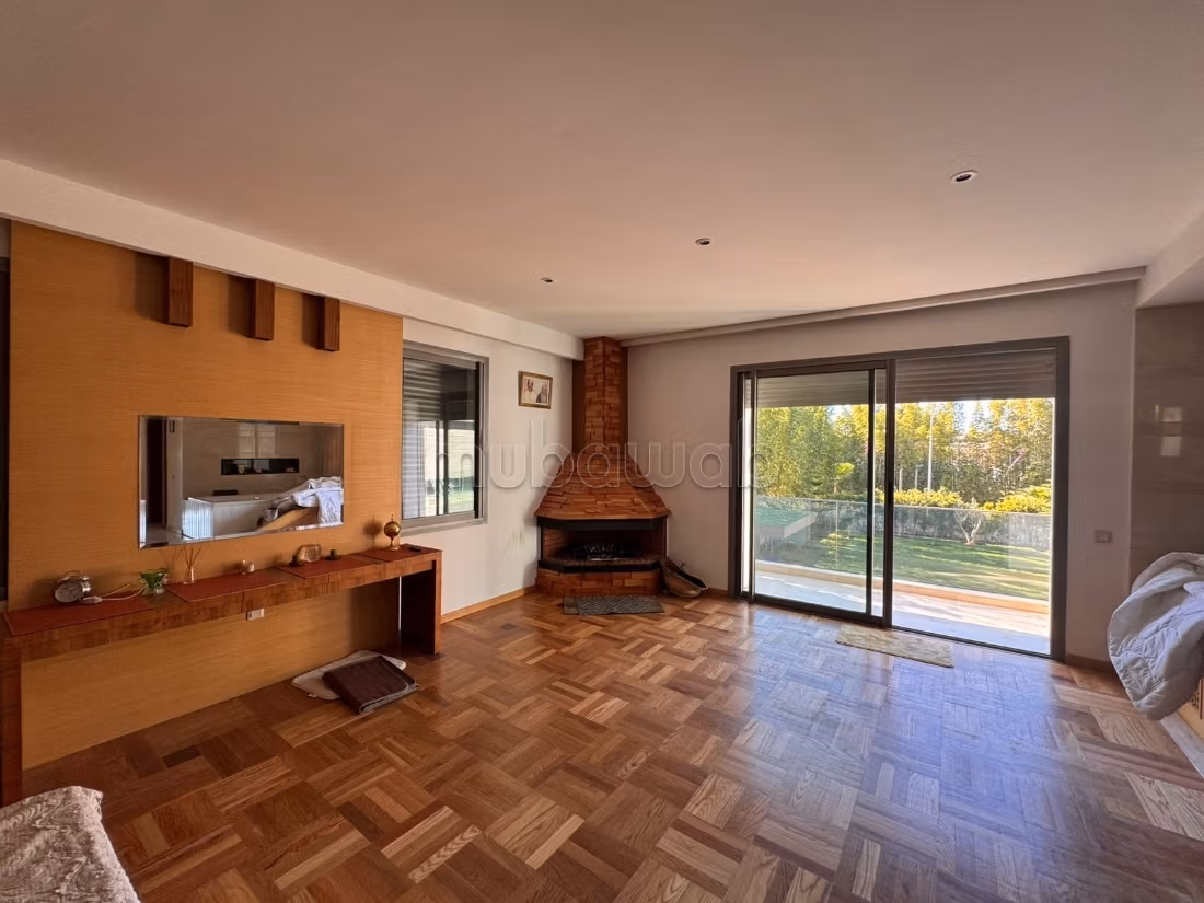 Casa de lujo en venta en Souissi. 6 habitaciones. Puerta blindada, seguridad