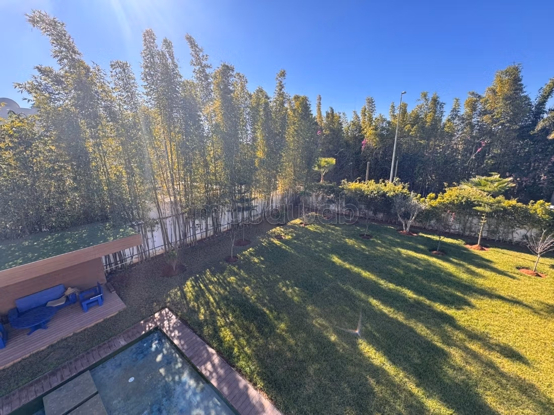 Casa de lujo en venta en Souissi. 6 habitaciones. Puerta blindada, seguridad
