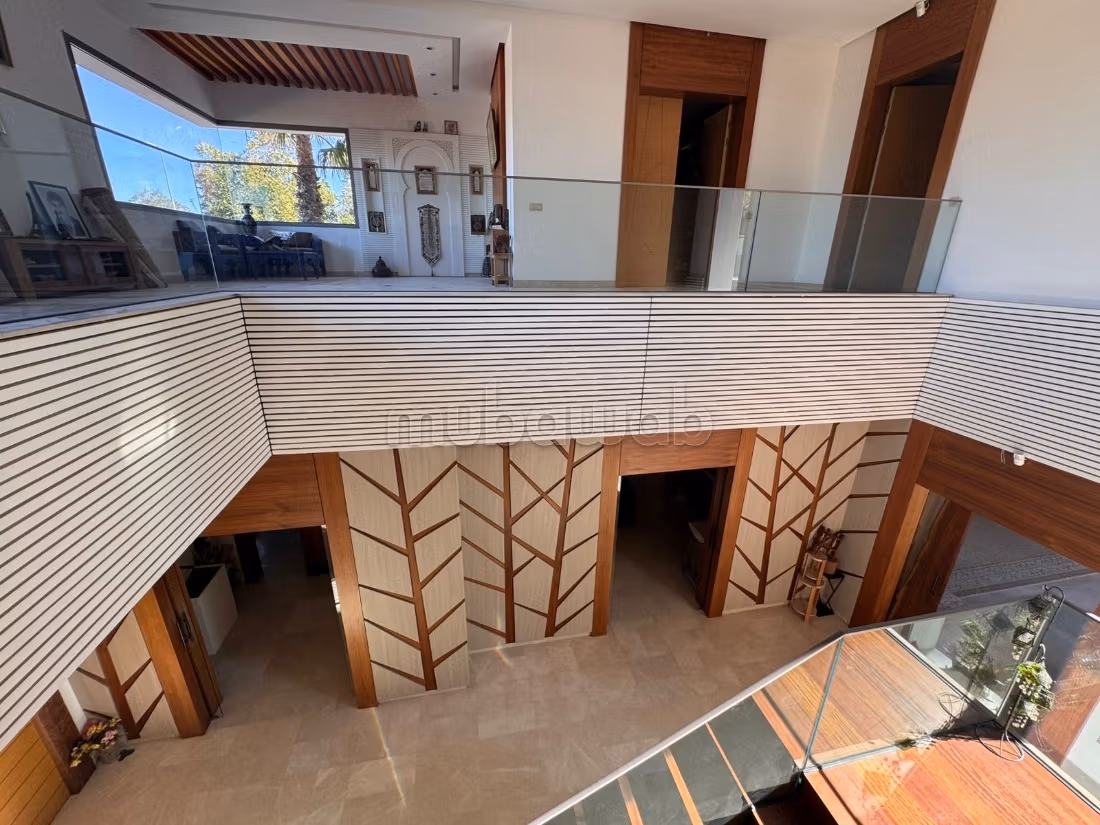 Casa de lujo en venta en Souissi. 6 habitaciones. Puerta blindada, seguridad