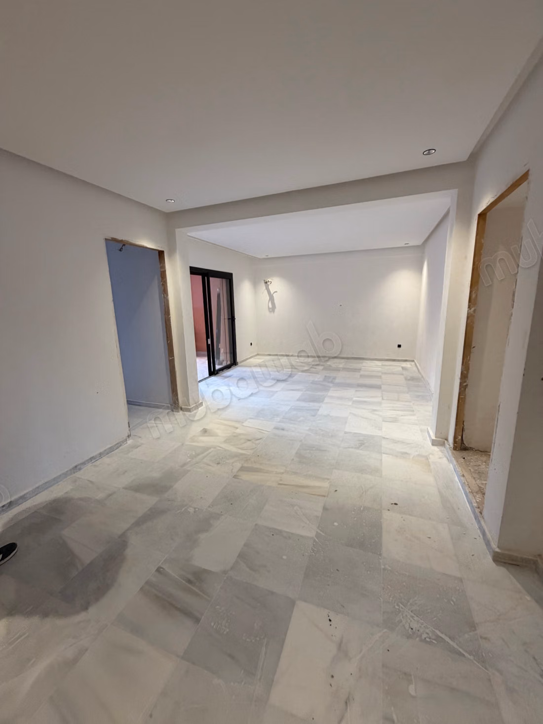 Centre Gueliz, studios in the finishing phase deliverable in 2 months, with a shared pool, parking space in the residence
