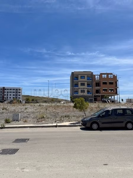 Terrain à vendre dans le quartier Hossni. Superficie totale 240 m²