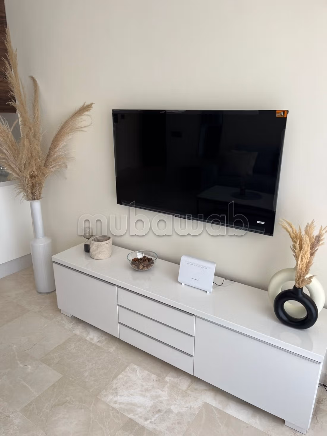Trouvez un appartement à louer à Les Hôpitaux. 1 Chambre. Bien décoré — 2