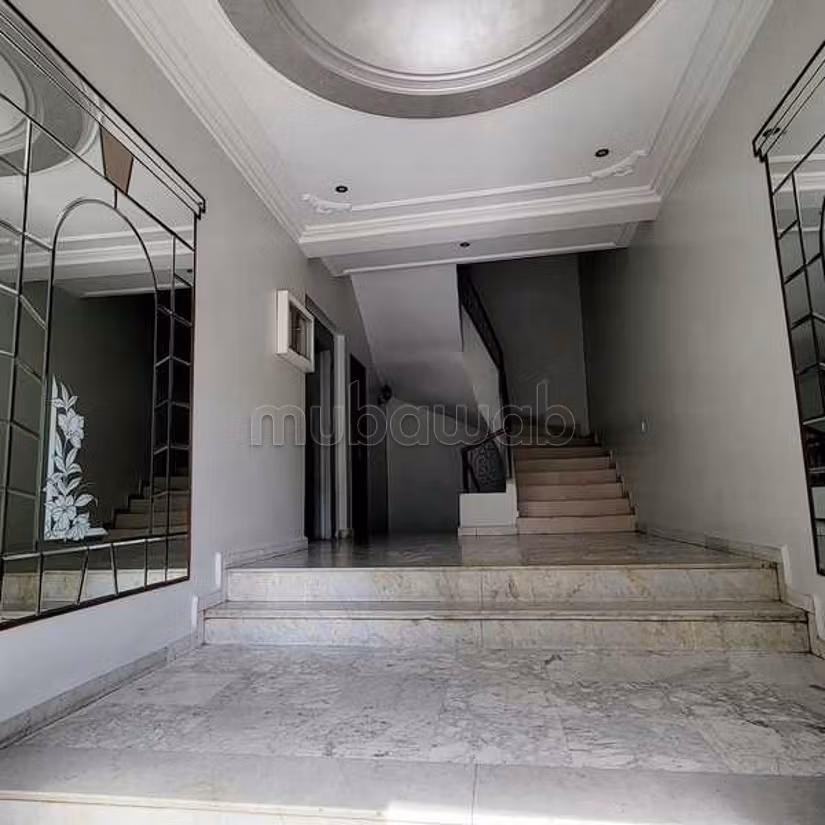 Appartement à Louer de 200.0 m² à Casablanca, Palmier Maarif