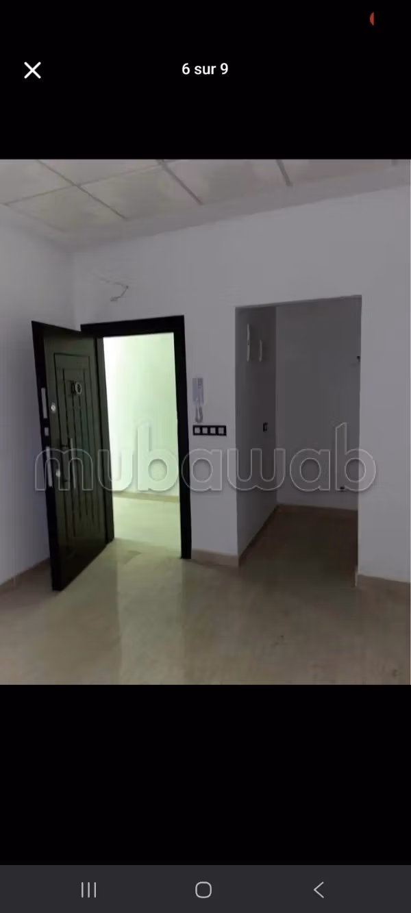 Uffici in affitto a Hamria. Superficie totale 70 m². Servizio di portineria e aria condizionata