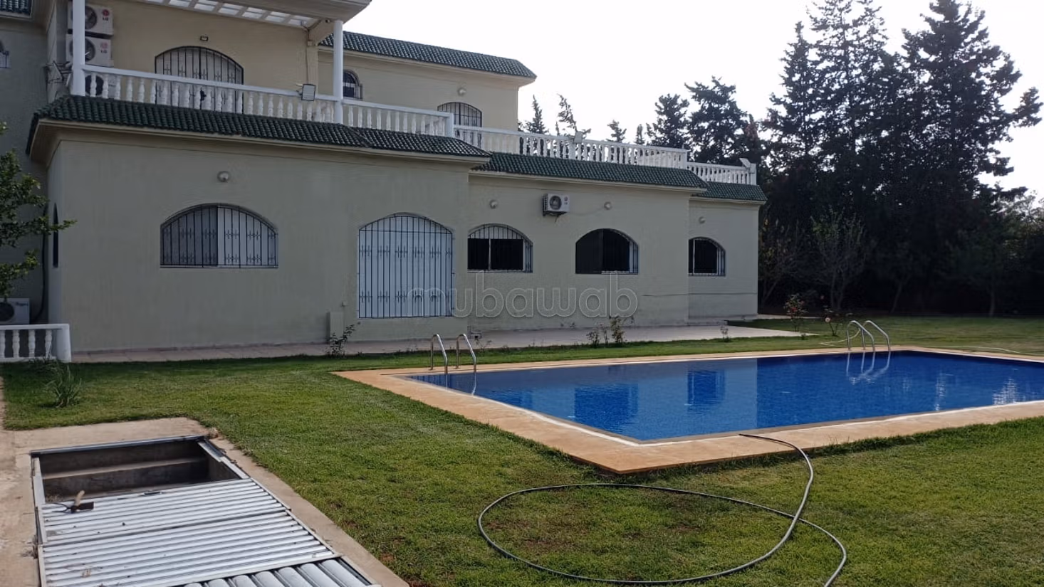Villa di alta classe in affitto a El Menzeh. 4 stanze. Arredata