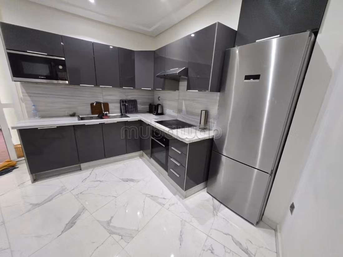 Bel appartement à vendre à Bourgogne Est.
Surface totale 141 m² — 3