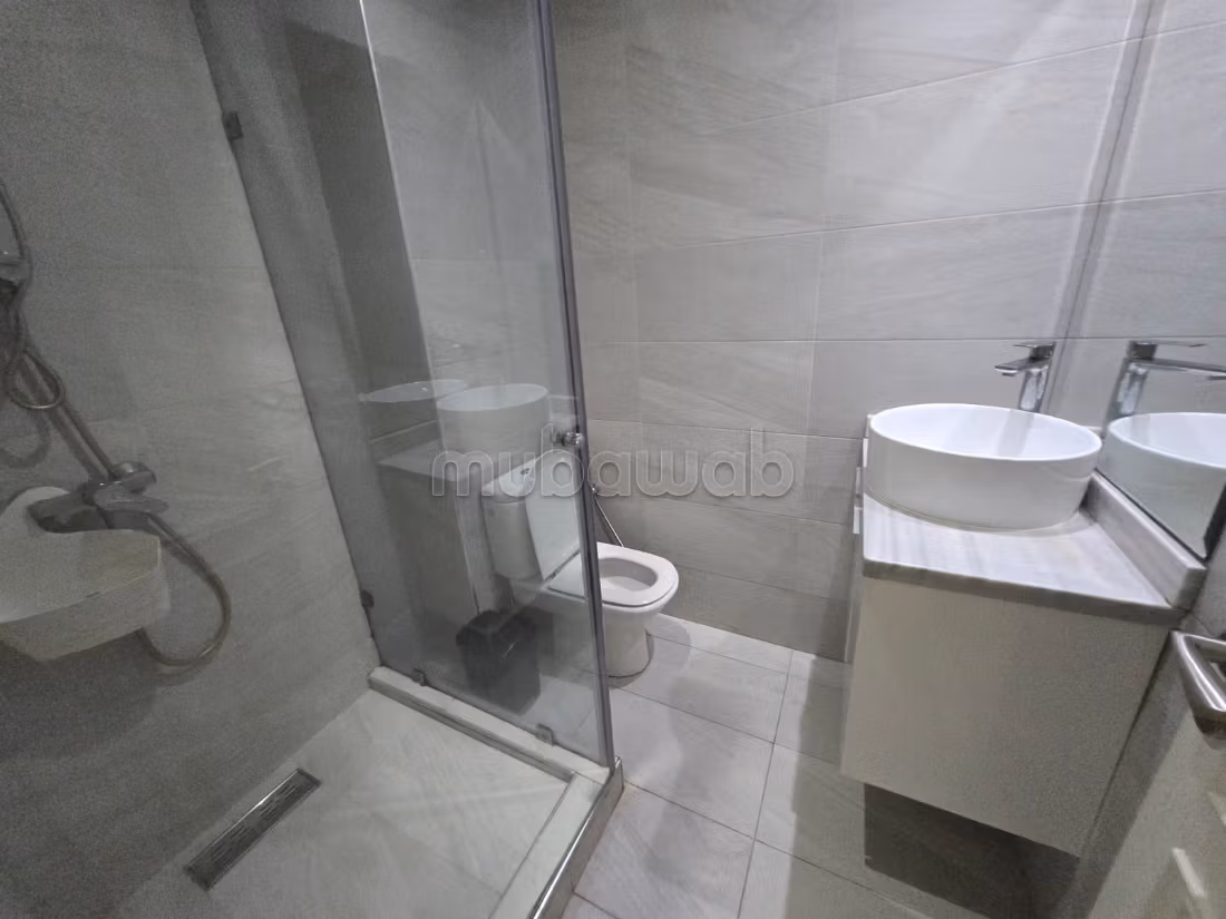 Bel appartement à vendre à Bourgogne Est.
Surface totale 141 m² — 5