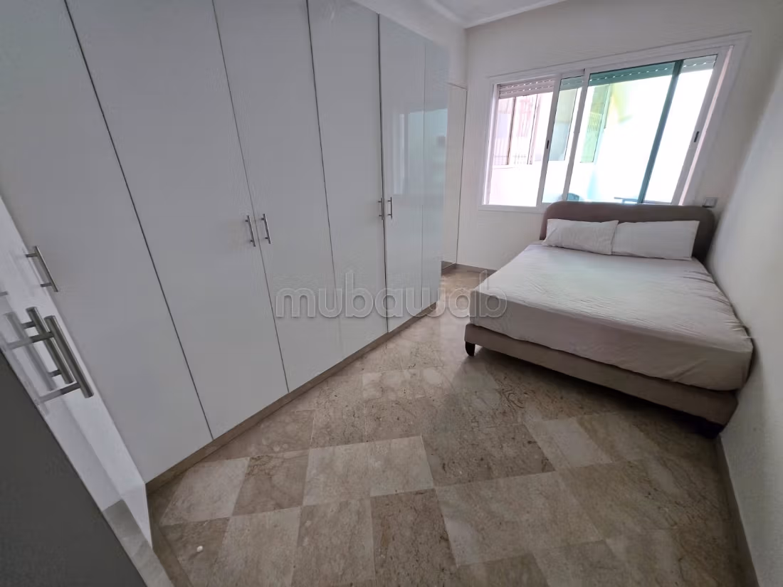 Bel appartement à vendre à Bourgogne Est.
Surface totale 141 m² — 6