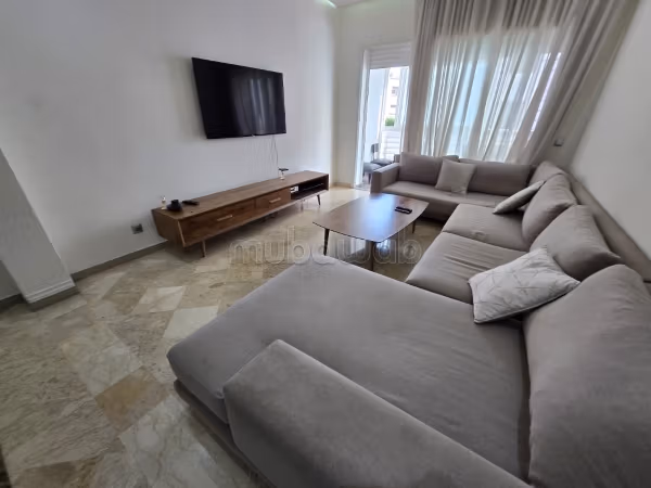 Bel appartement à vendre à Bourgogne Est.
Surface totale 141 m²