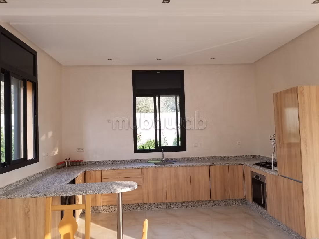 Magnificent villa for rent. Large area 1200 m². Stunning sea view, double glazing