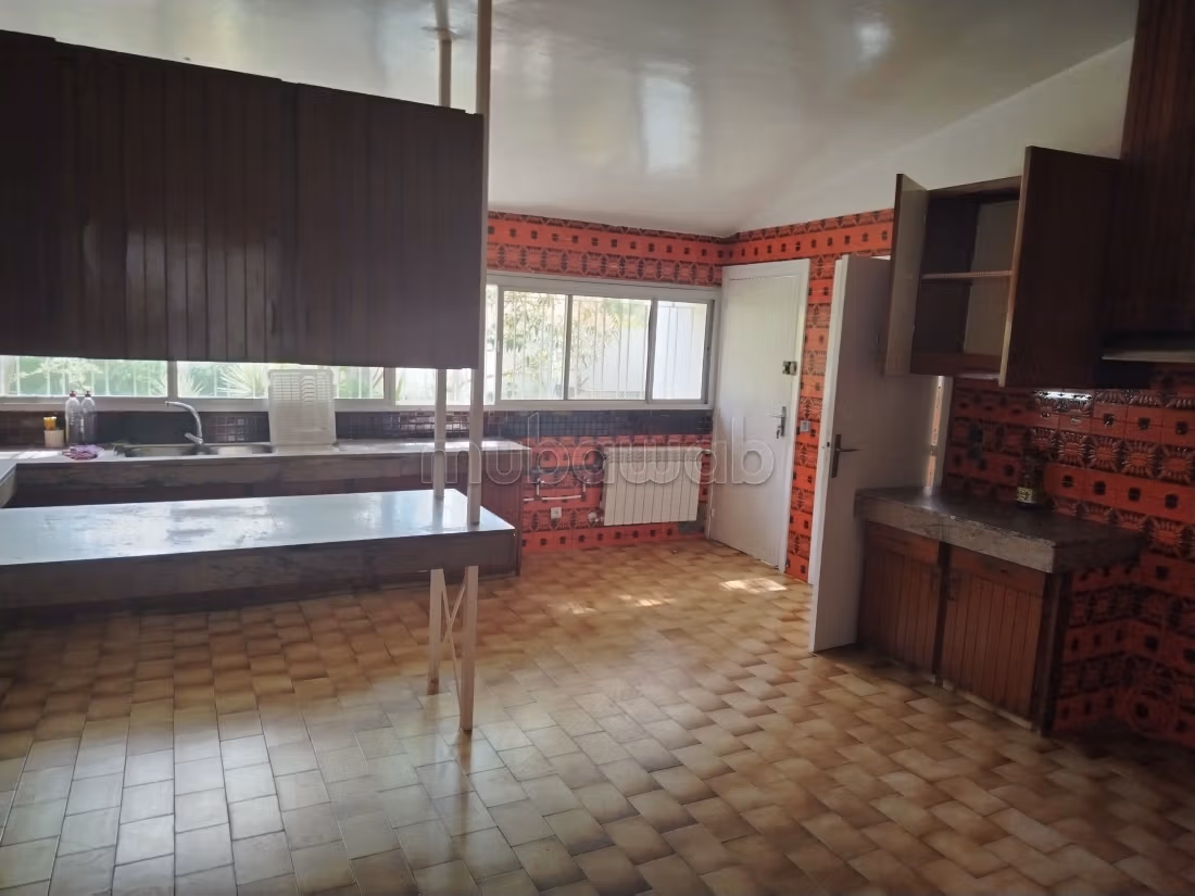 À louer – Magnifique villa avec piscine à Souissi