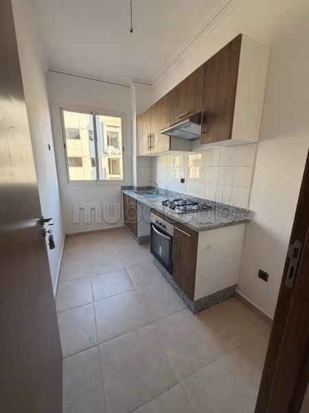 Joli appartement 3 chambres vide Neuf à targa