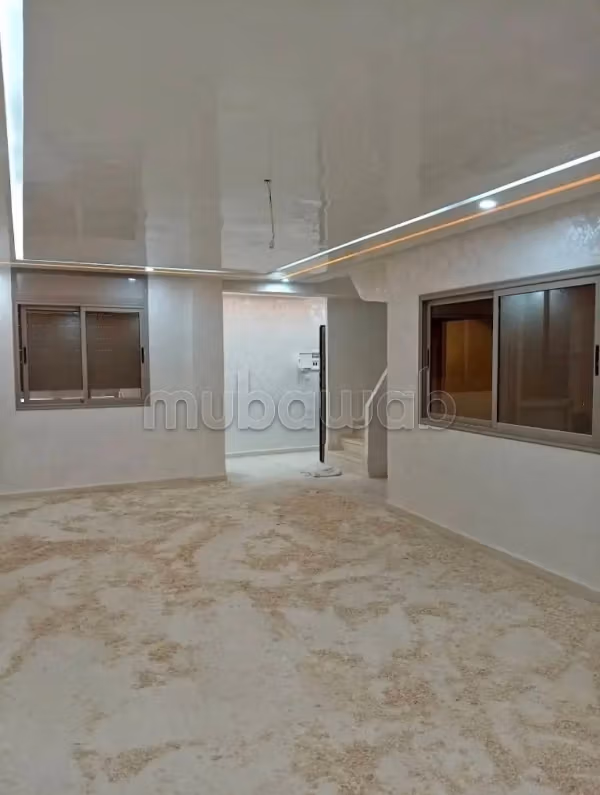 Vente d'un bel appartement à Hay Essalam. Surface totale 127 m². Porte blindée, antenne parabolique