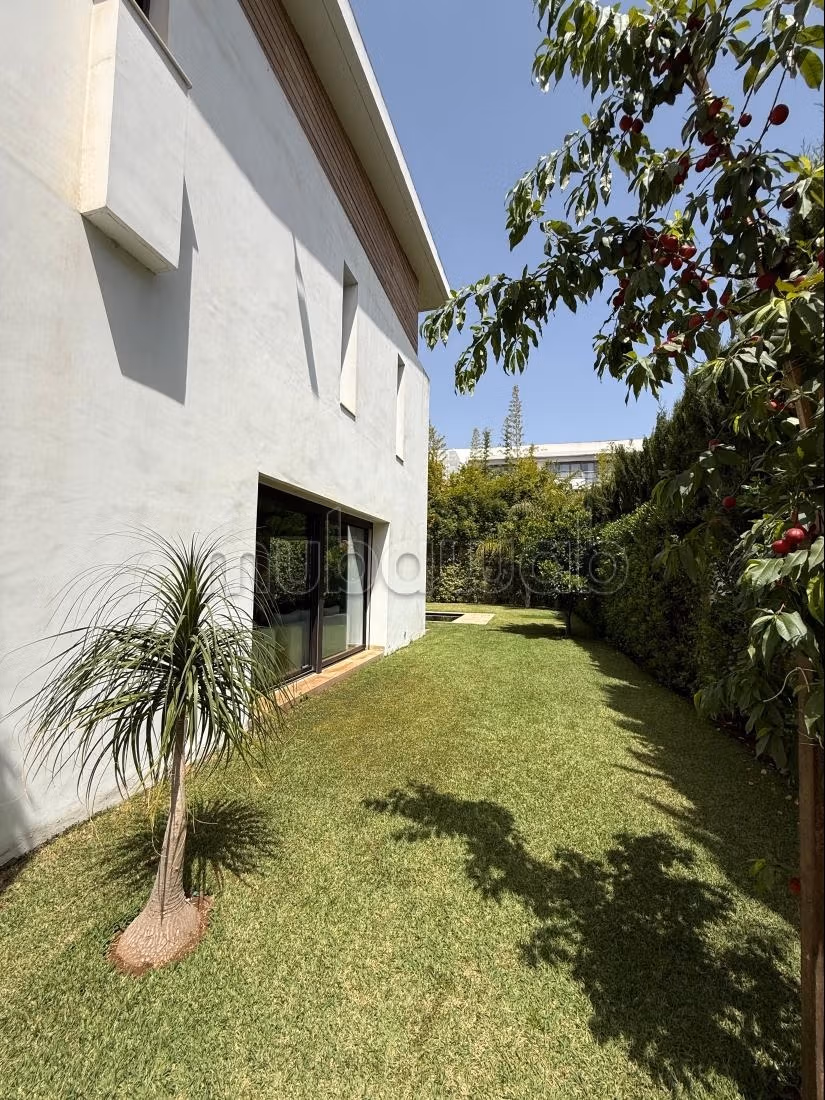 Superbe villa meublée à Bouskoura Ville Verte