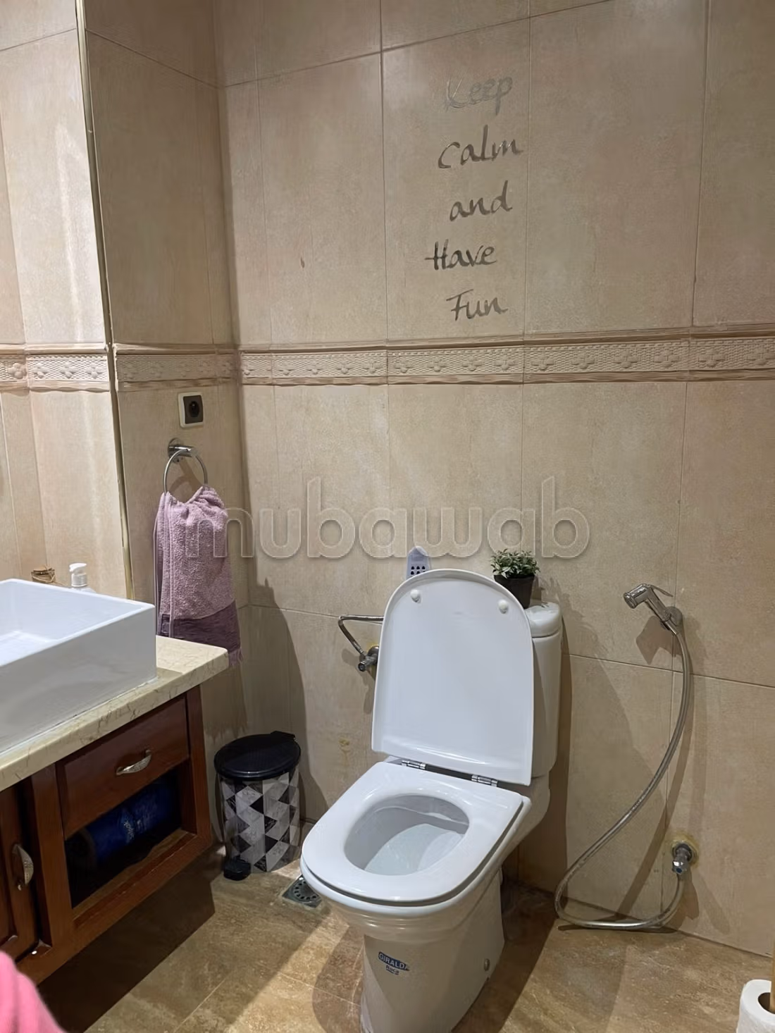 Lleva este apartamento en Las princesas. 2 habitaciones agradables. Garaje privado