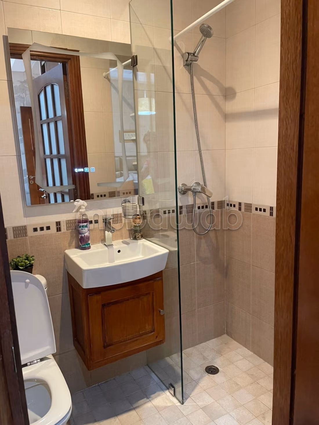 Lleva este apartamento en Las princesas. 2 habitaciones agradables. Garaje privado