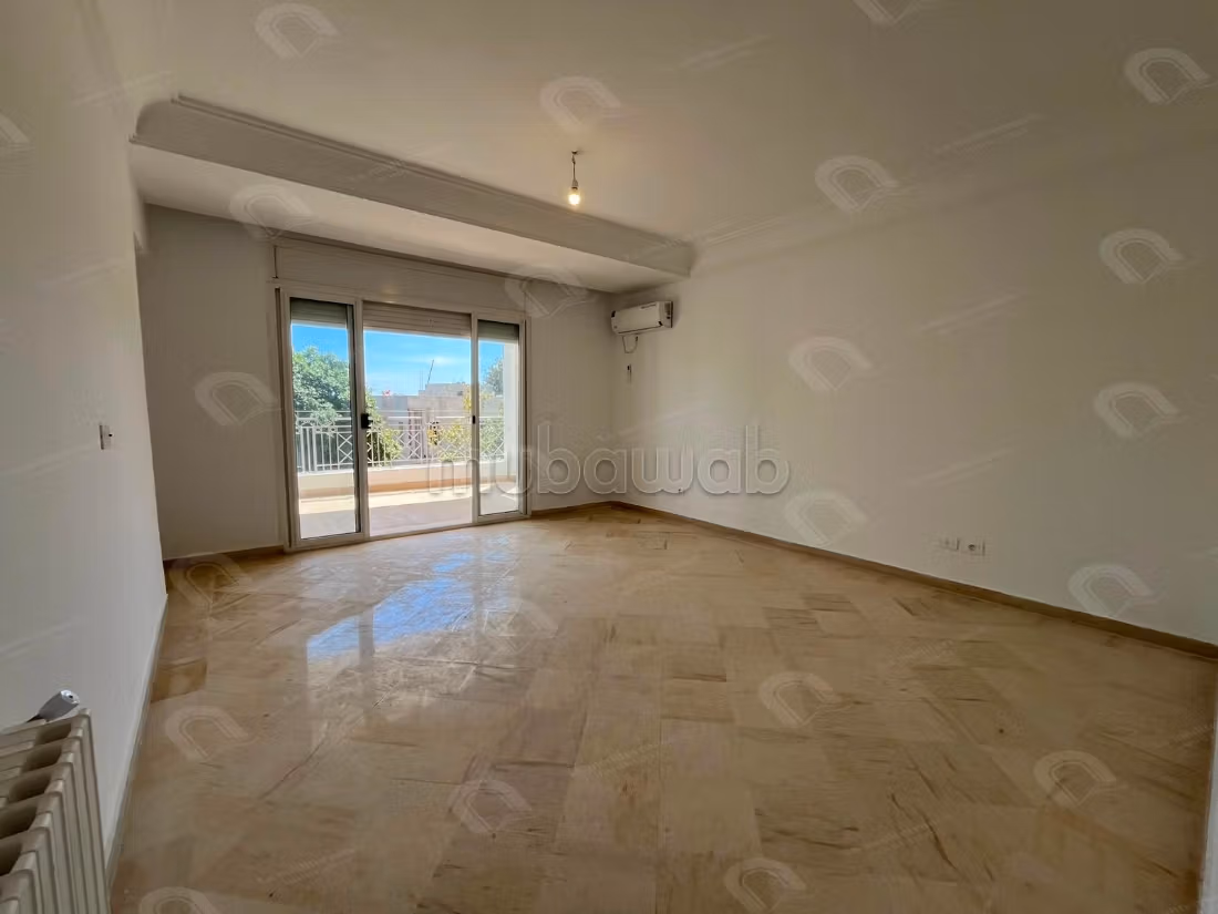 A louer Etage de Villa s3 à Sidi abdelaziz