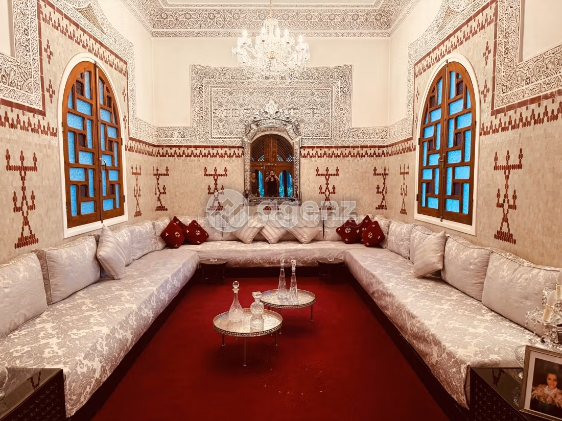 Riad te koop 2.600 m², 6 slaapkamers Souissi Rabat