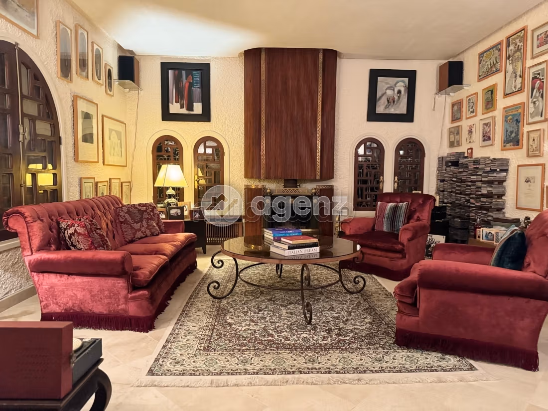 Riad te koop 2.600 m², 6 slaapkamers Souissi Rabat
