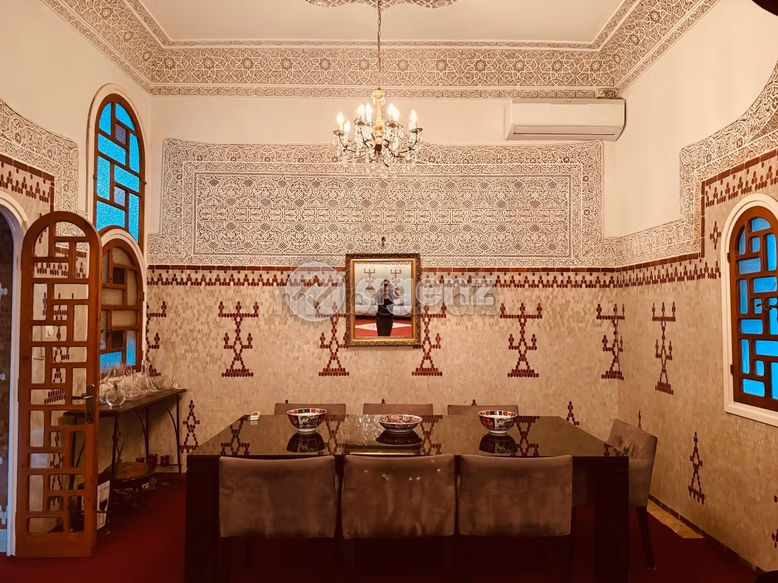 Riad te koop 2.600 m², 6 slaapkamers Souissi Rabat