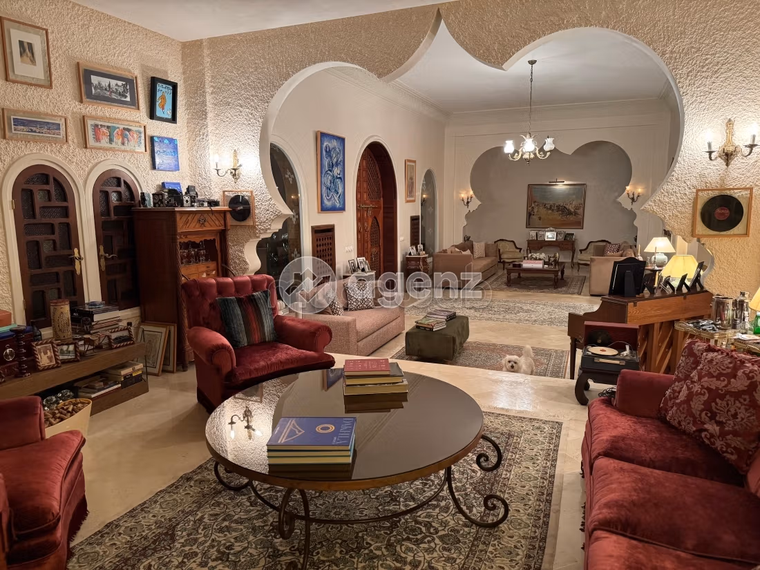 Riad te koop 2.600 m², 6 slaapkamers Souissi Rabat