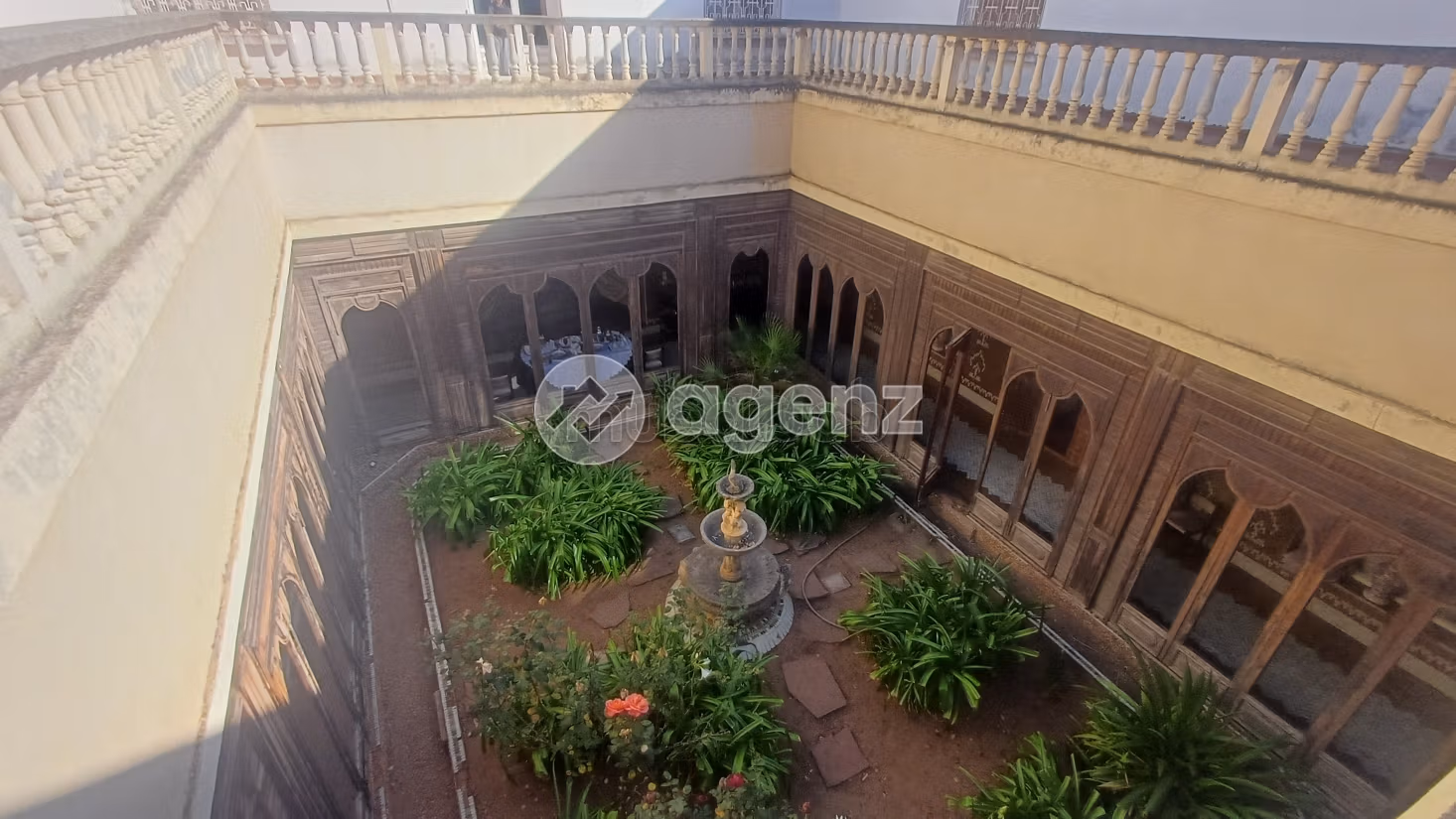 Riad te koop 2.600 m², 6 slaapkamers Souissi Rabat