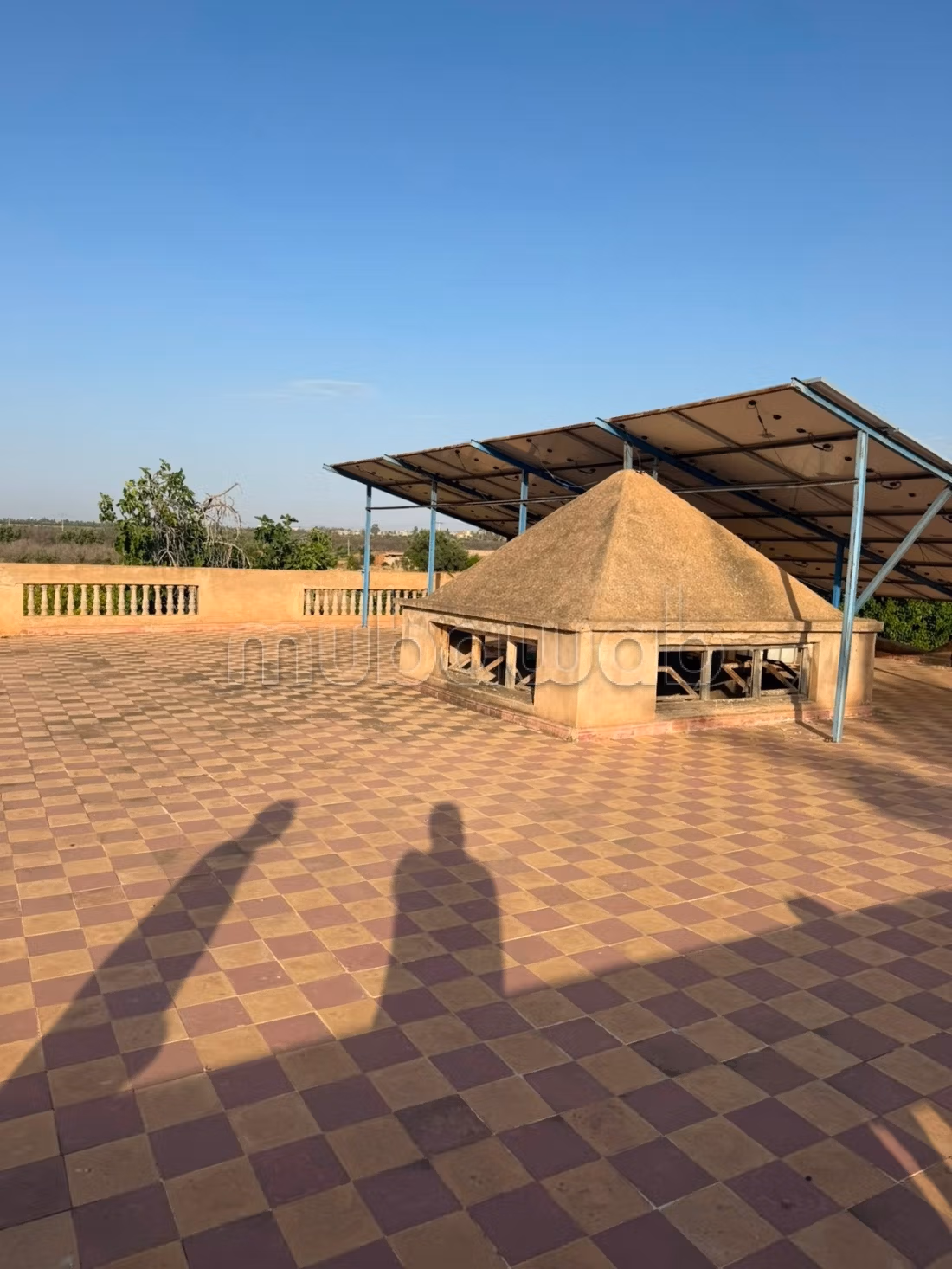 Agréable ferme à vendre à Route Amizmiz.
Surface totale 140000 m²