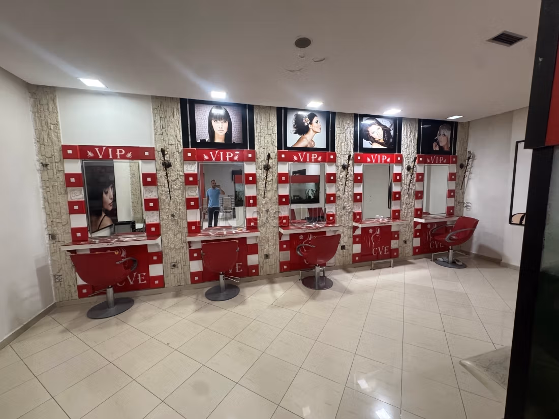 Spazio commerciale di 400 metri nel quartiere Boulevard Pasteur con 2 livelli e mezzo