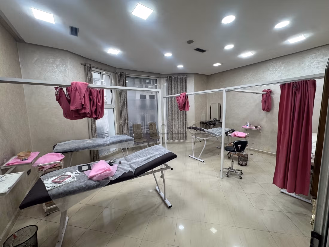 Spazio commerciale di 400 metri nel quartiere Boulevard Pasteur con 2 livelli e mezzo