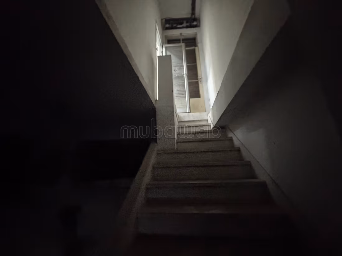 Local commercial 180 m² loyer pres ain ketiwet 
avec la cave