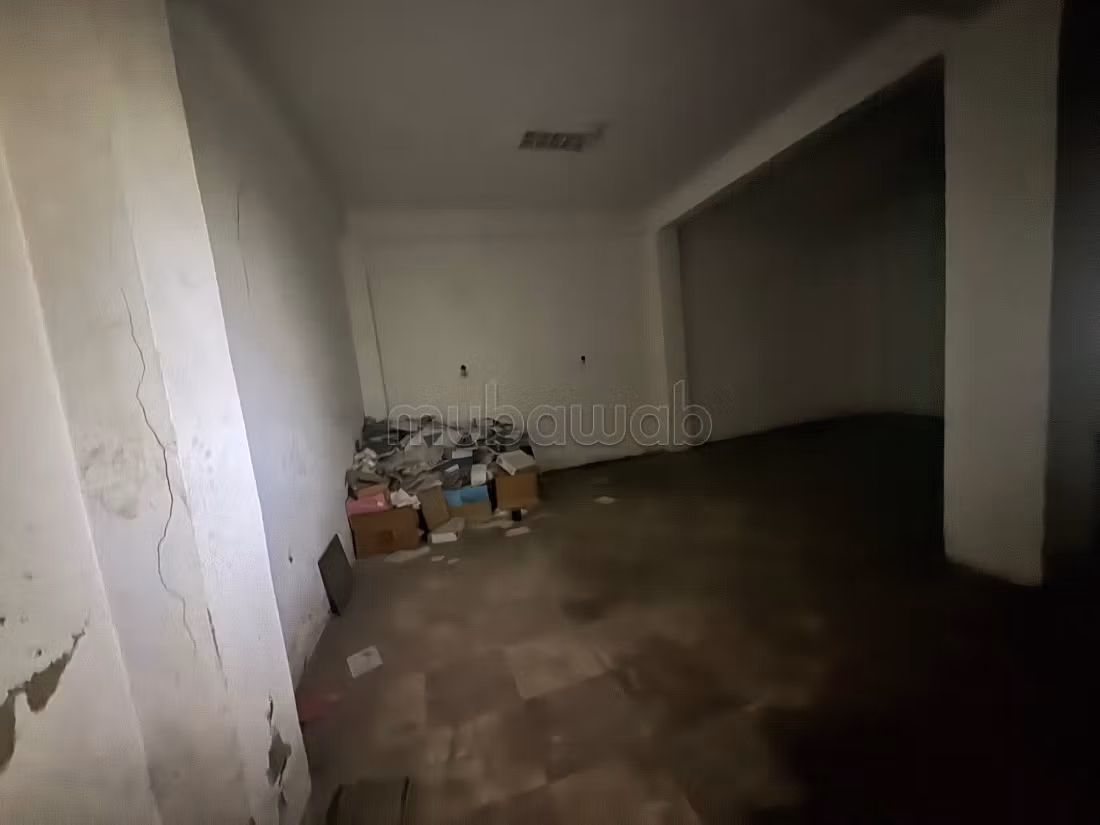 Local commercial 180 m² loyer pres ain ketiwet 
avec la cave