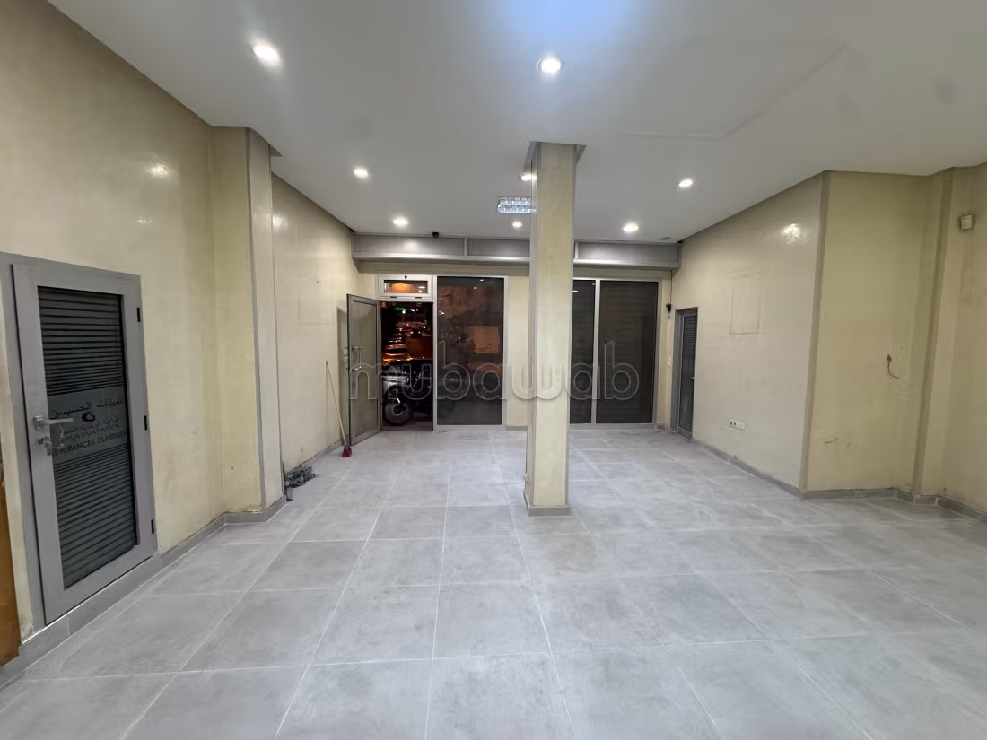 Local commercial 180 m² loyer pres ain ketiwet 
avec la cave