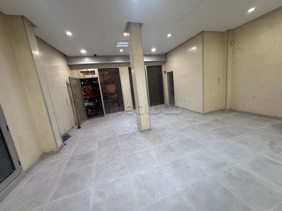 Local commercial 180 m² loyer pres ain ketiwet 
avec la cave