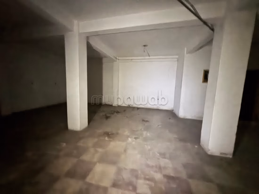 Local commercial 180 m² loyer pres ain ketiwet 
avec la cave