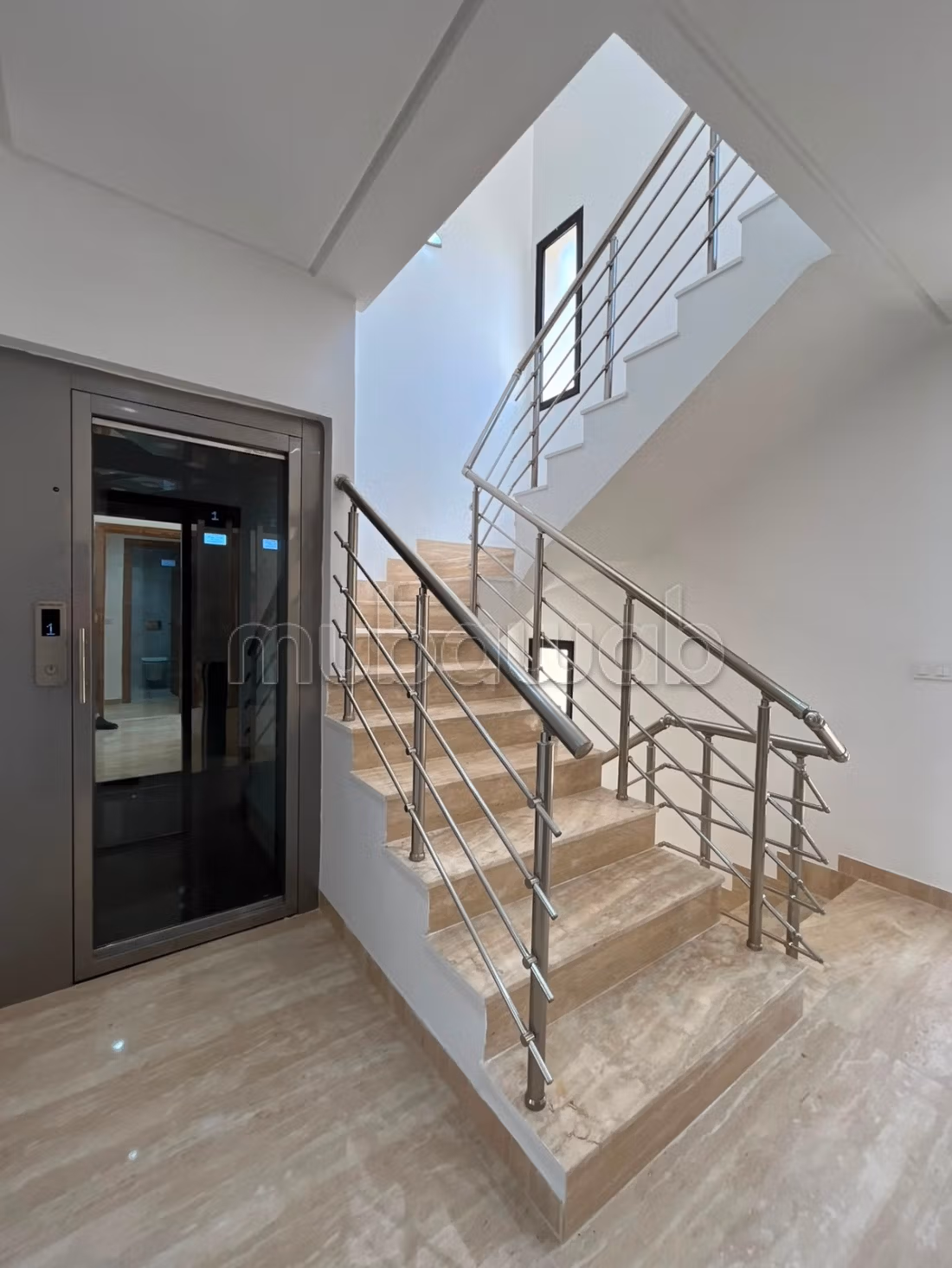 A vendre: Un triplex S4 Neuf