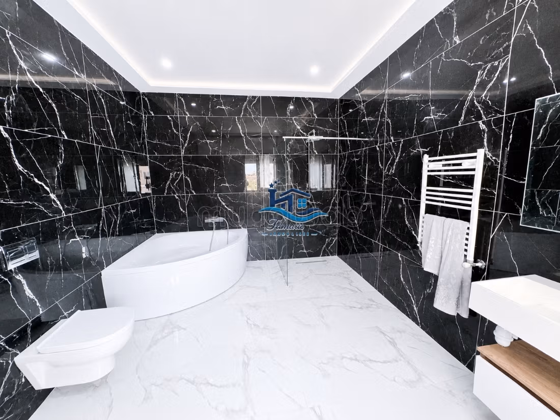 Rifugio di Lusso e Comfort: Villa S4 con Piscina