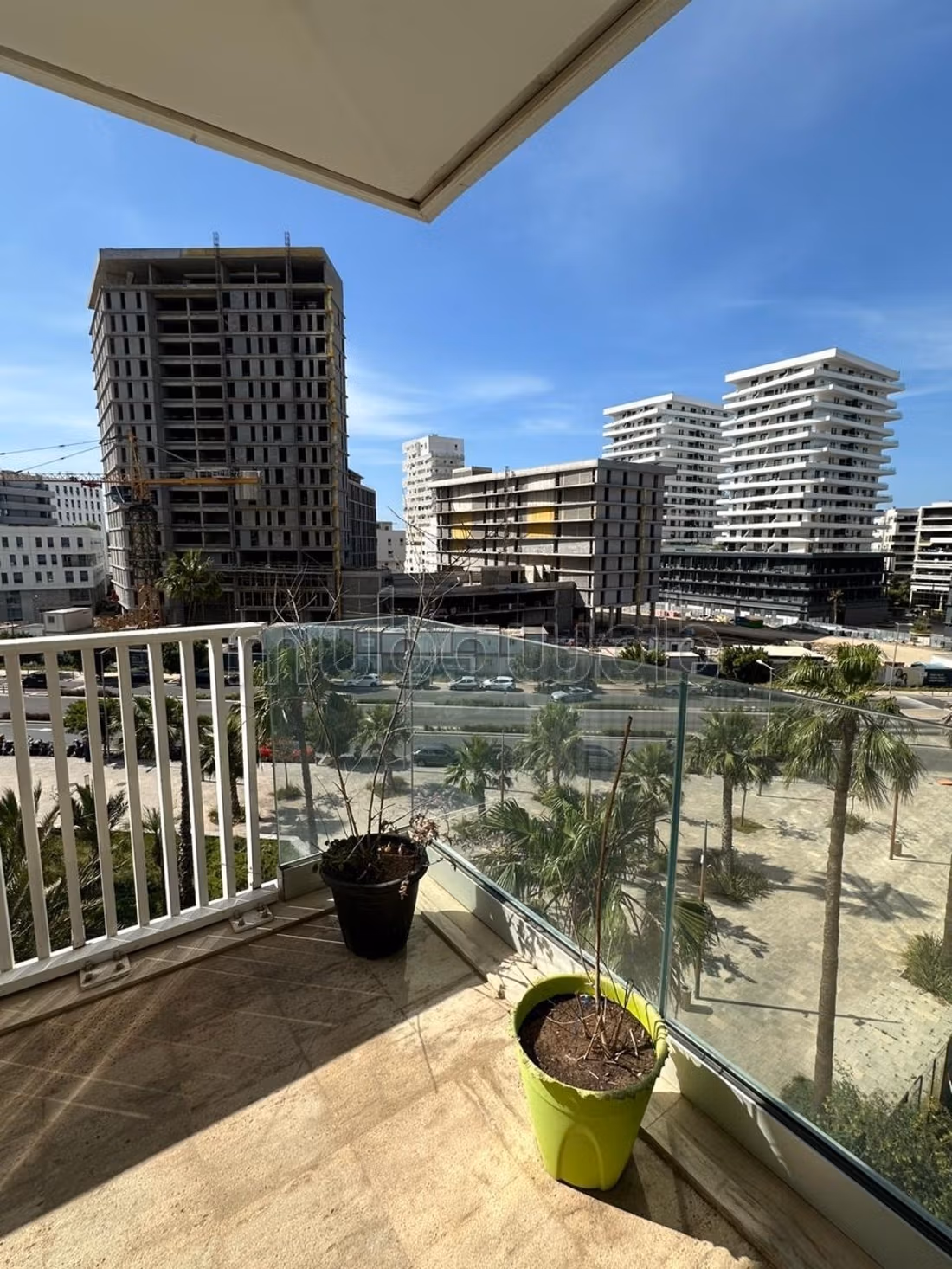 Studio d’angle meublé – CFC, 12500 DH/mois