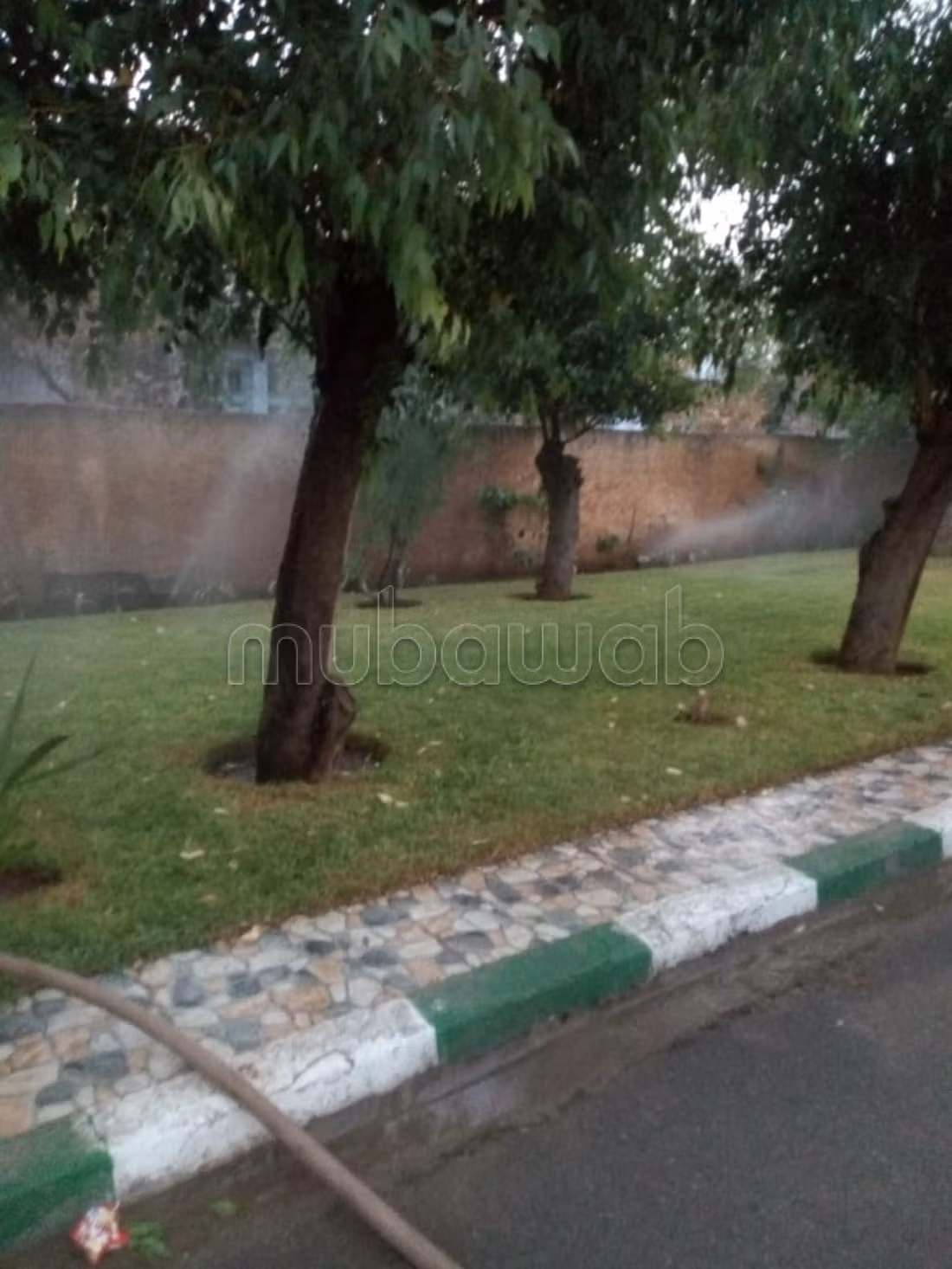 Maison de haute qualité à vendre. Surface de 234 m². Porte renforcée, salon marocain traditionnel