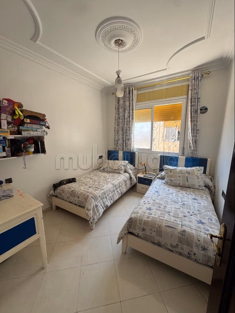 Appartement te koop. 5 grote woonruimtes. Goed ingericht