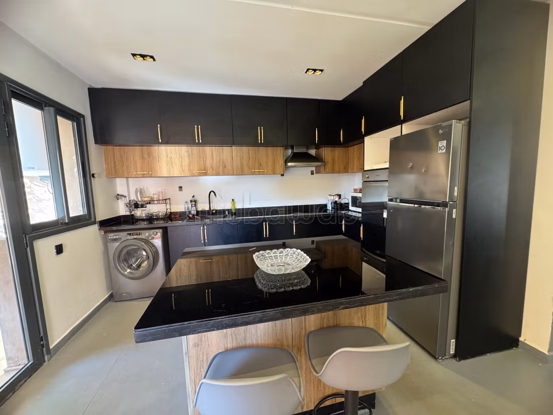 Zeer mooie villa te koop aan de Route de Fez. 5 comfortabele kamers. Goed gemeubileerd
