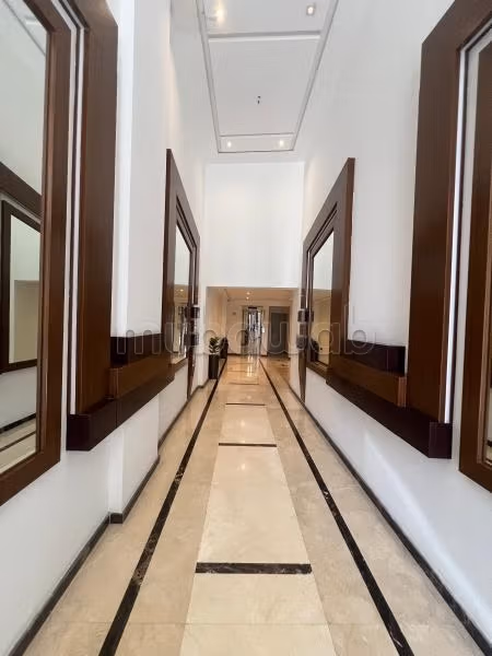 Location de bureaux à Mozart. 
Surface totale 56 m². 
Résidence avec concierge, climatisation générale