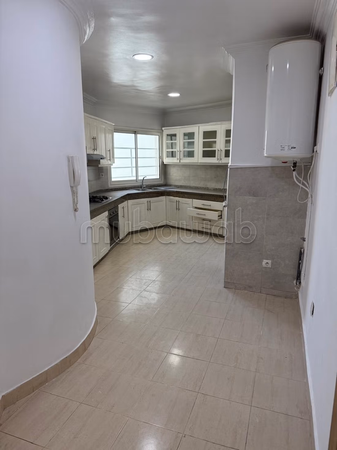 Apartment for rent in Anfa. 3 comfortable bedrooms. European living room
