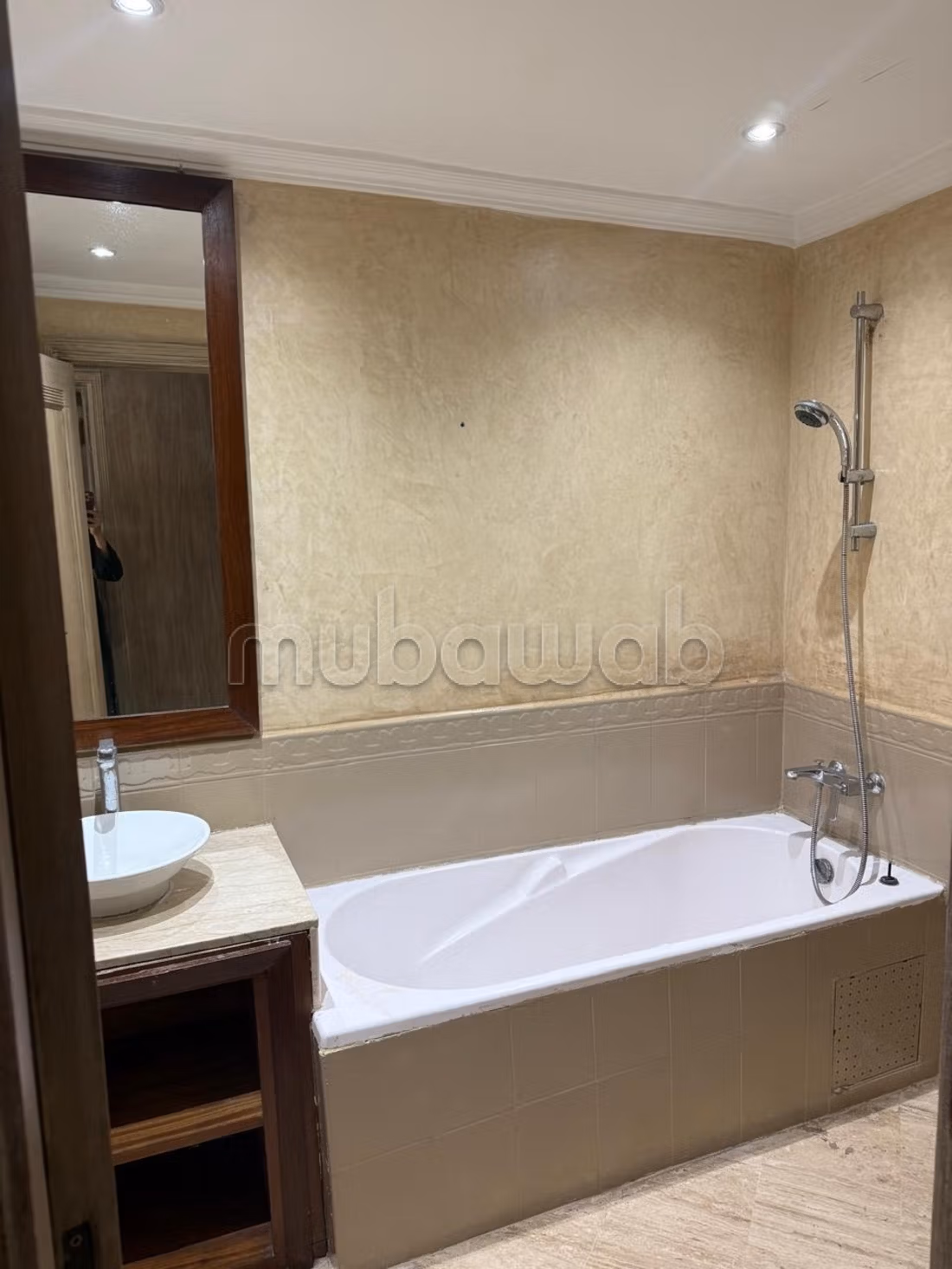 Apartment for rent in Anfa. 3 comfortable bedrooms. European living room