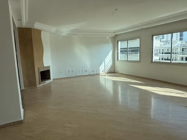 Appartement en location à Anfa. 
3 chambres agréables. 
Salon européen
