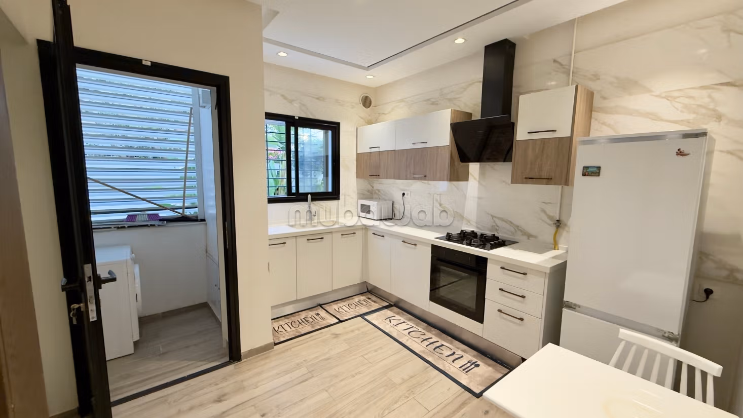 Vente d'un bel appartement à Chotrana avec jardin
