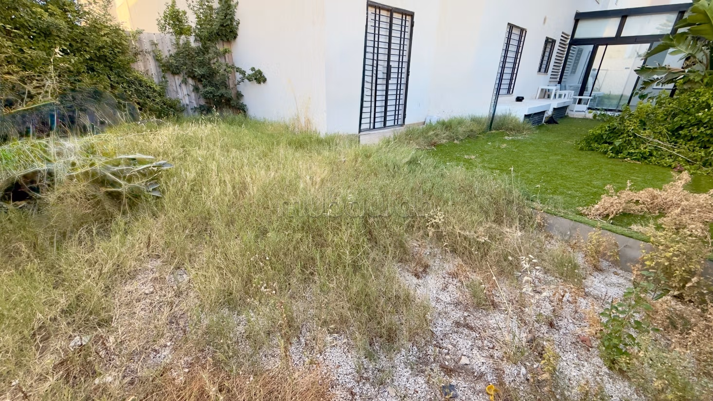 Vente d'un bel appartement à Chotrana avec jardin