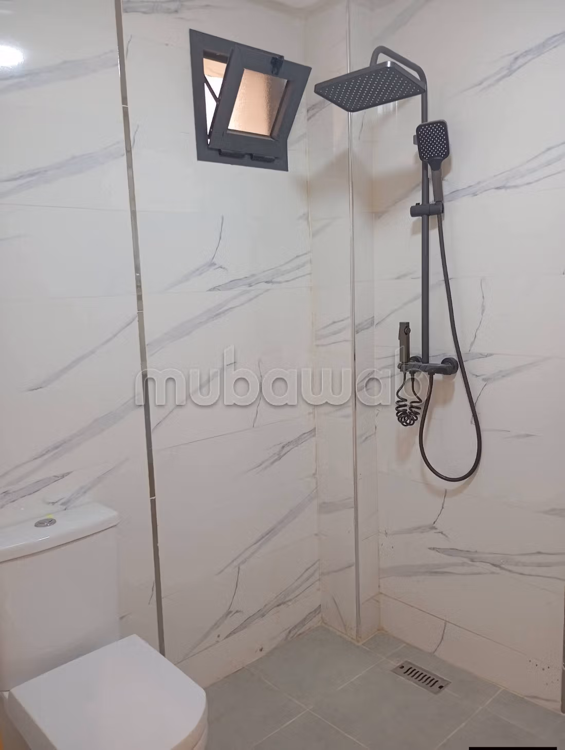 Vend appartement à Marjane. 3 chambres agréables. Porte blindée et résidence sécurisée