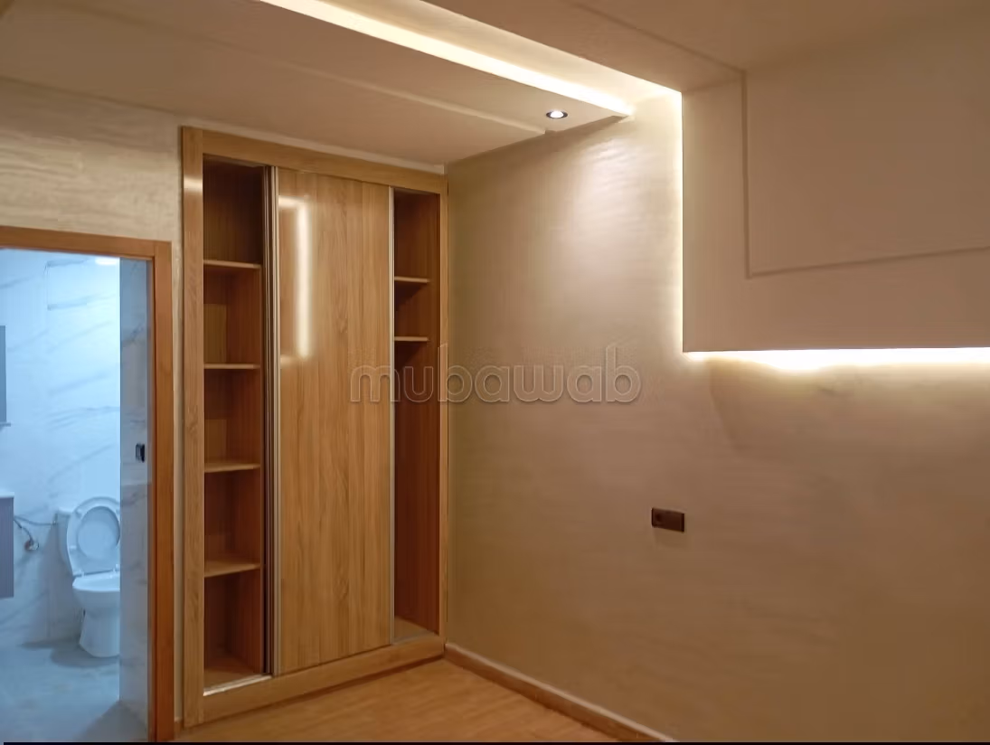 Vend appartement à Marjane. 3 chambres agréables. Porte blindée et résidence sécurisée